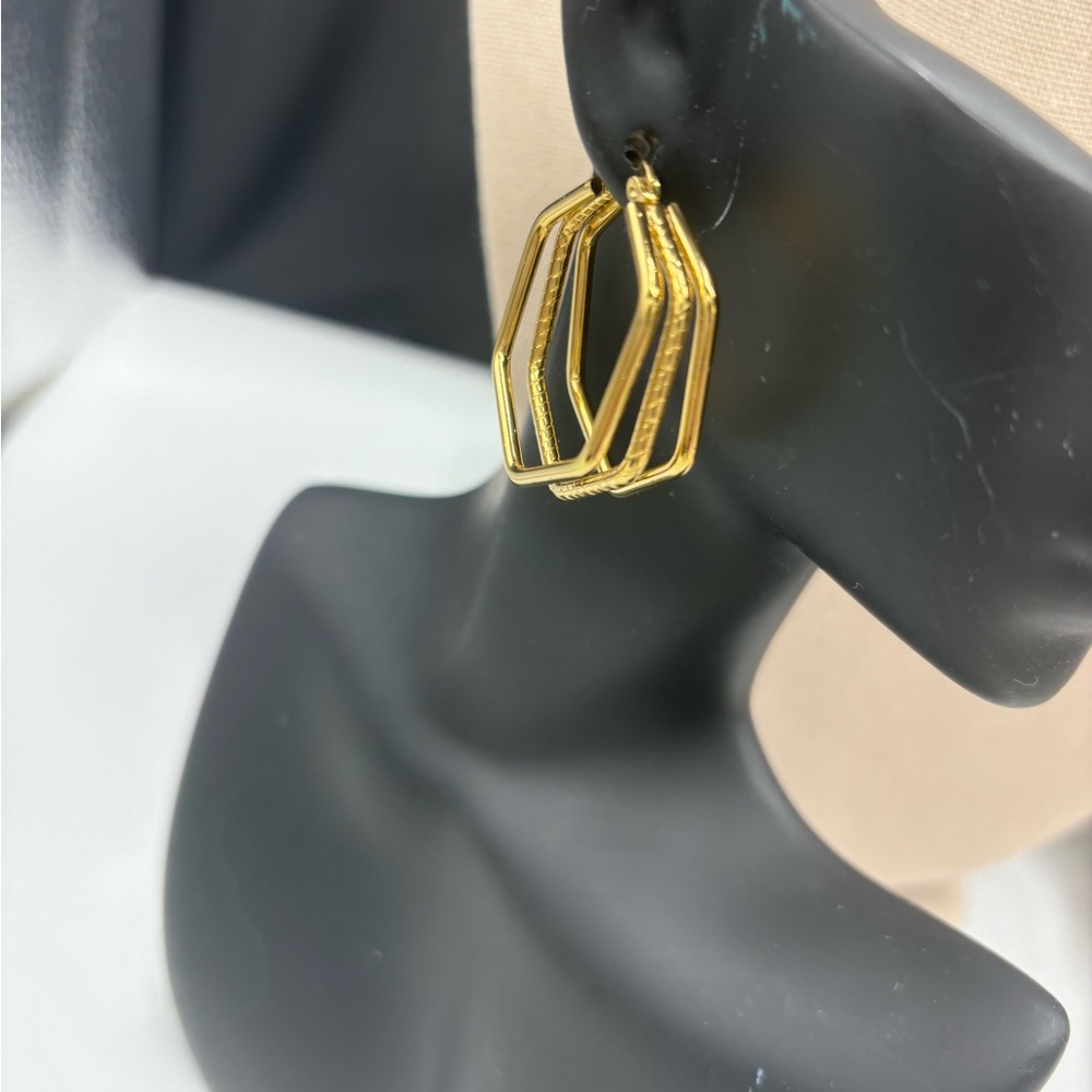Elegant Gold Geometric Earrings